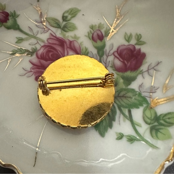 Vintage Lady Brass Band pin - Picture 4 of 4